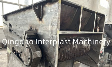 Plastic recycle shredder machine and crusher machine is under production