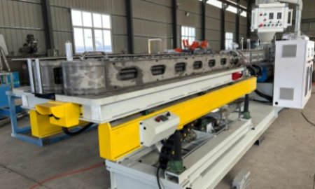 High speed single wall corrugated pipe extruder